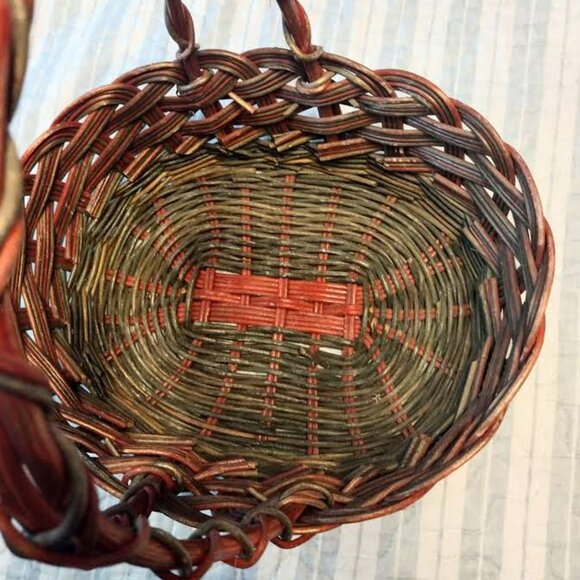 Christmas Red and Green Vintage Rustic Farmhouse Large Wicker Basket with Handle - Picture 3 of 7
